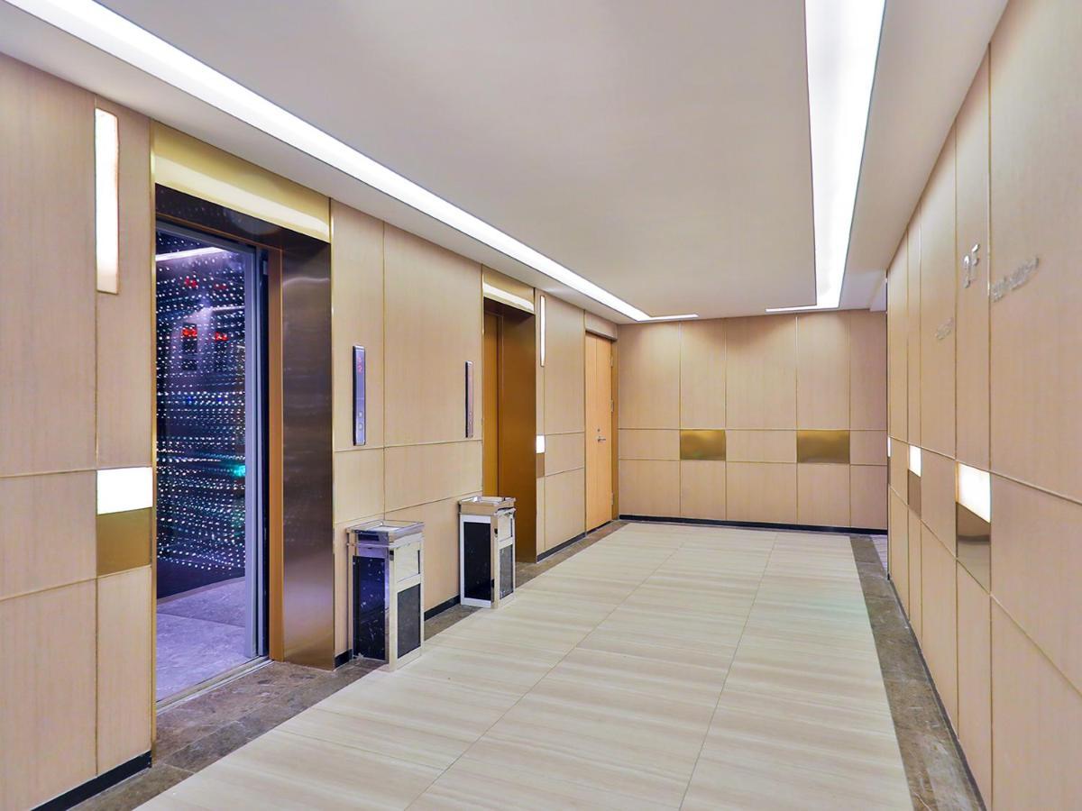 Hotel Orange Crystal