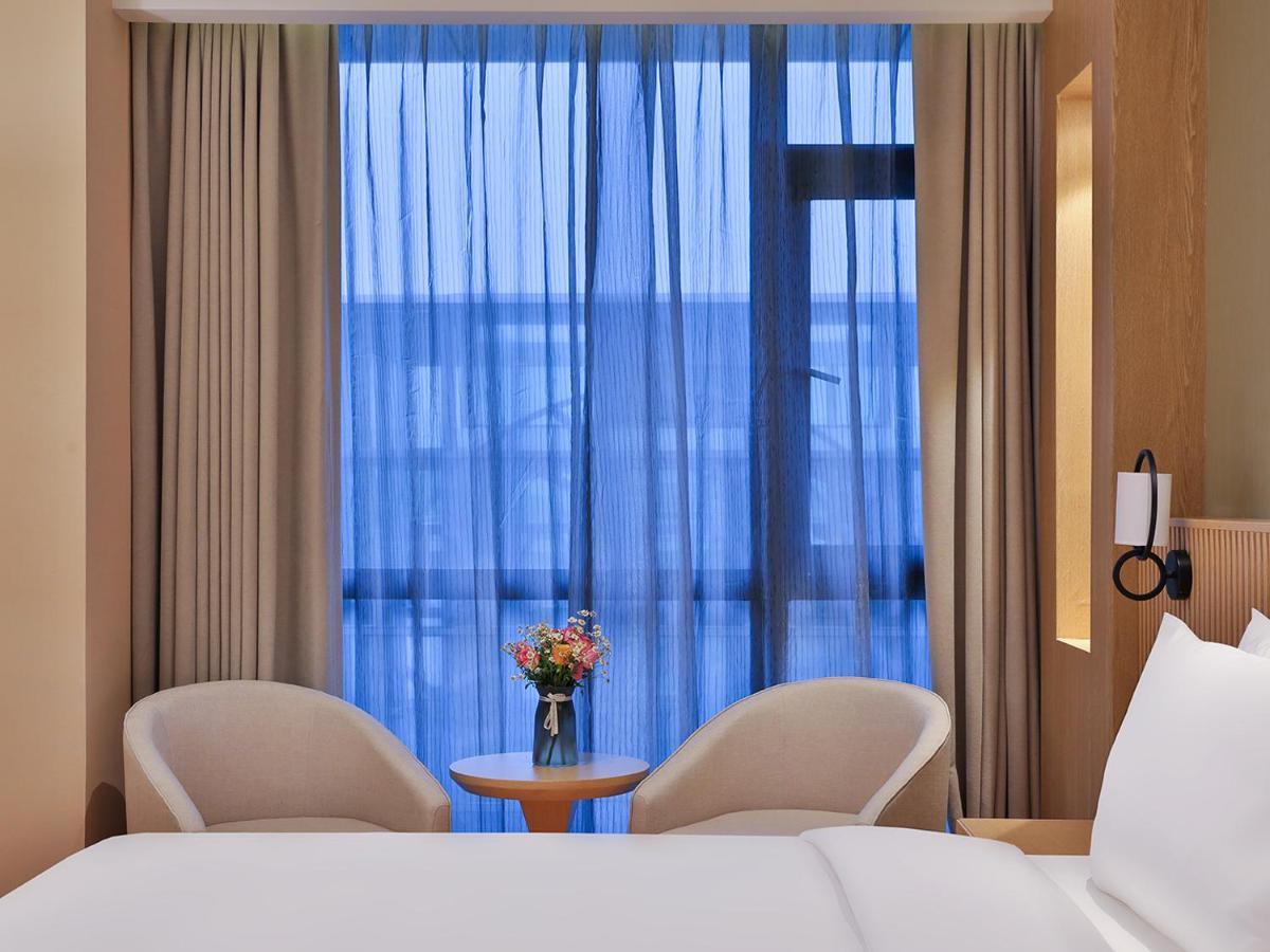 Hotel Orange Crystal